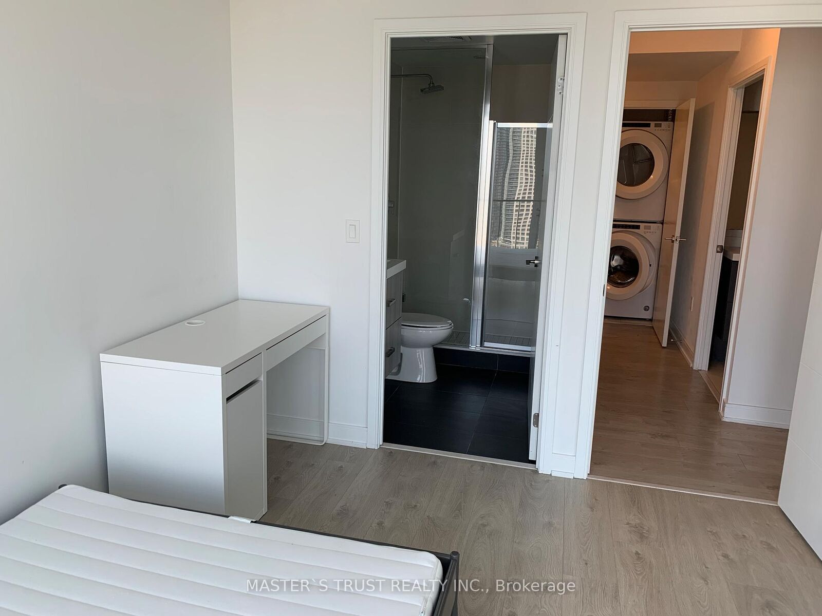 Property Photo: 50 Wellesley East Street 2704 ON M4Y 1G2
