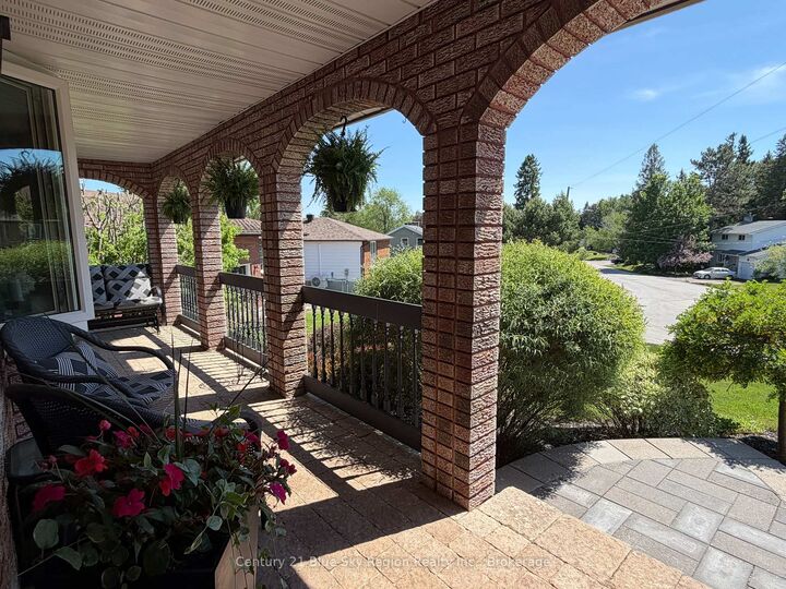 Property Photo:  790 Laurentian Avenue  ON P1B 7T8 