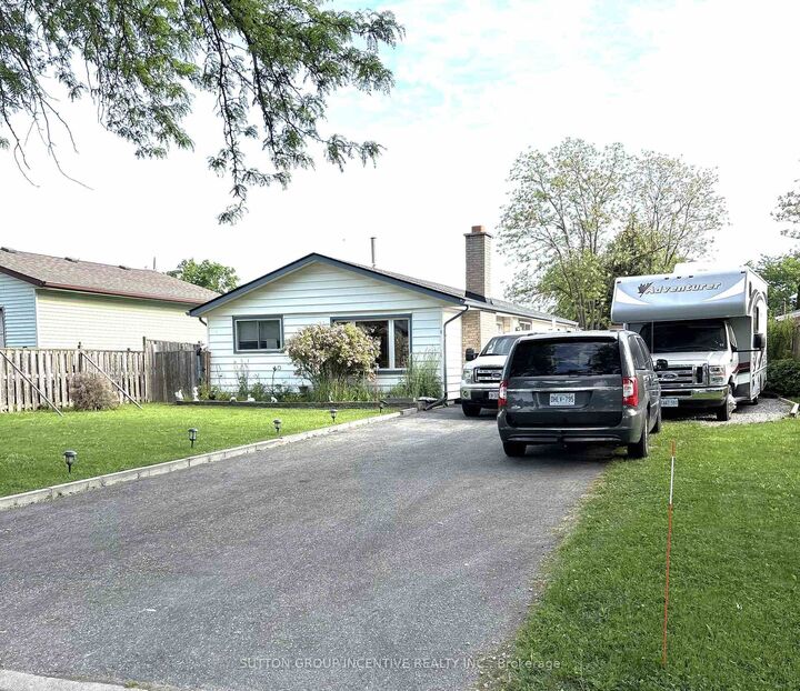 Property Photo: 5 Lanark Crescent ON L2M 6E1