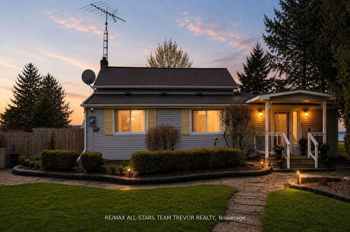 24082 Warden Avenue — photo 1