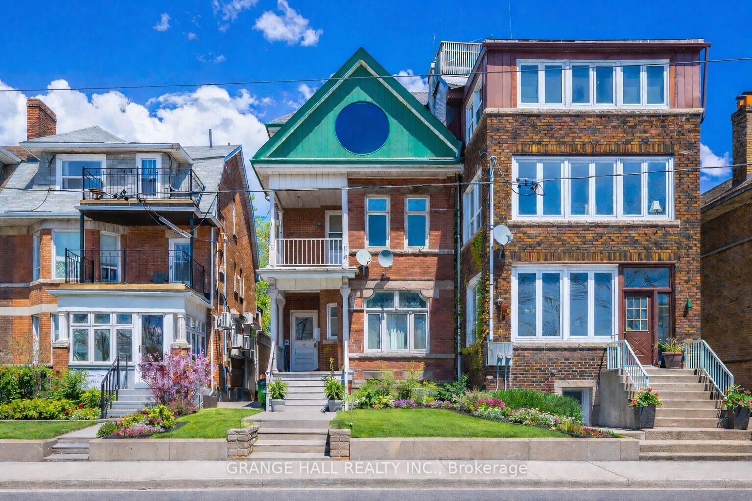 Property Photo: 1544 King Street W ON M6K 1J6