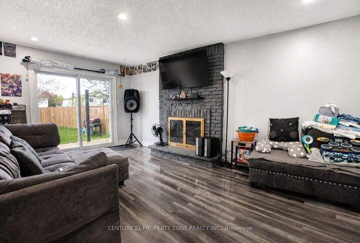 Property Photo: 7652 Roselle Crescent ON L4T 3N2