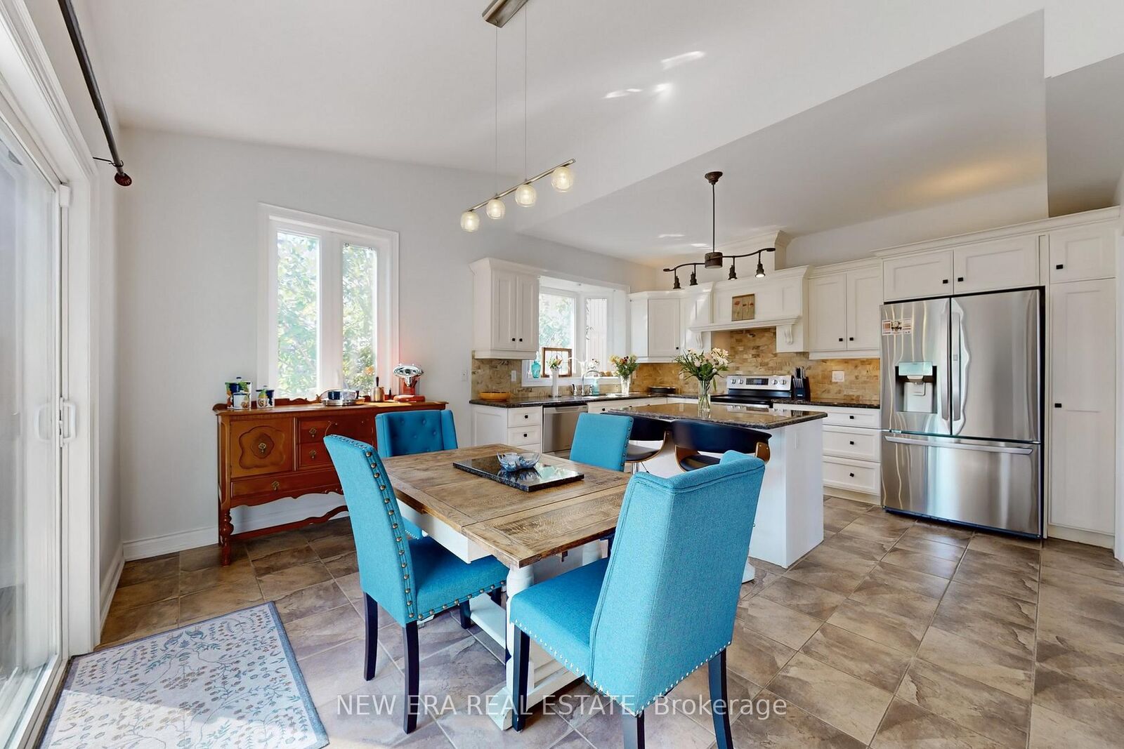 Property Photo:  1031 Lake Drive N  ON L4P 3E9 