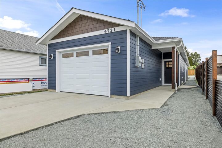 Property Photo: 4721 Elizabeth St BC V9Y 6M1