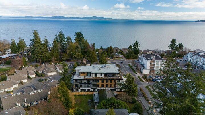 Property Photo: 990 Doumac Ave #301 BC V8Y 1M4