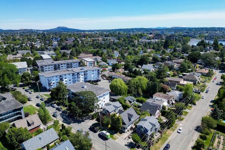 Property Photo:  847 Carrie St  BC V9A 5R5 