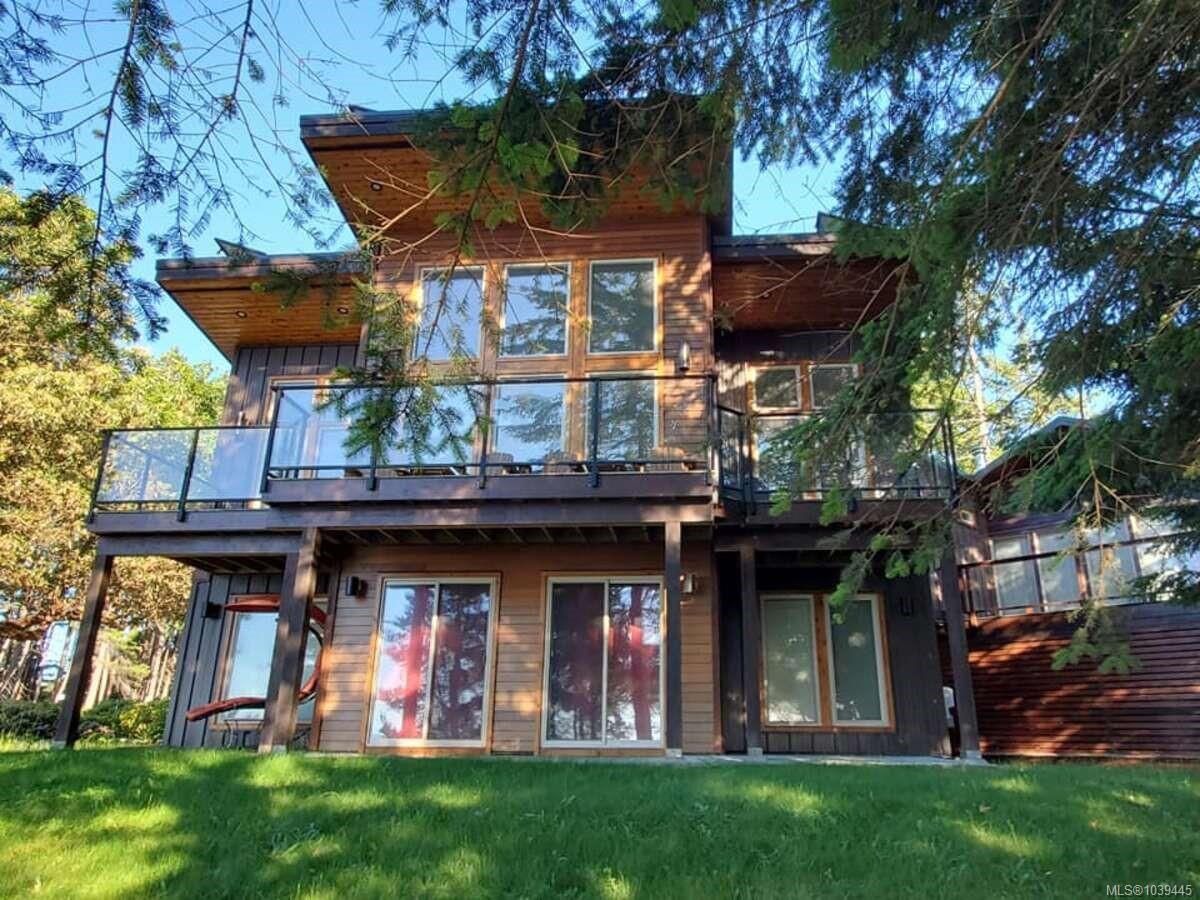 Property Photo: 733 Berry Point Rd BC V0R 1X1