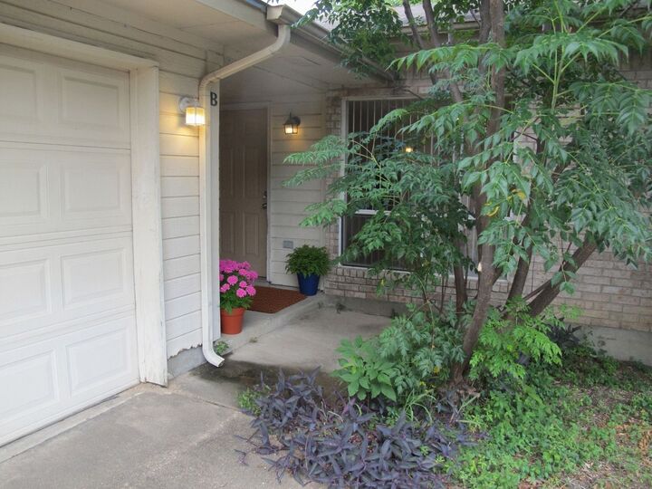 Property Photo:  902 Quartz Court B  TX 78613 