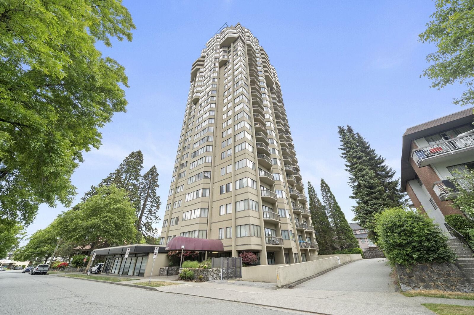 Property Photo:  6540 Burlington Avenue 2102  BC V5H 4G3 
