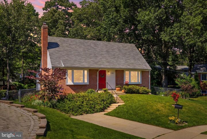 Property Photo:  8143 Edmonton Court  VA 22152 