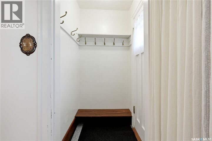 Property Photo:  525 5th Street E  SK S7H 1G2 