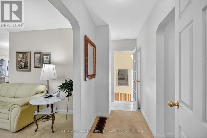 Property Photo: 1533 Mimosa Avenue ON K1G 0W2