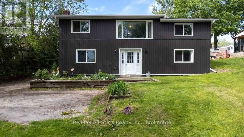 Property Photo:  9 Riverside Drive  ON K9V 0H6 