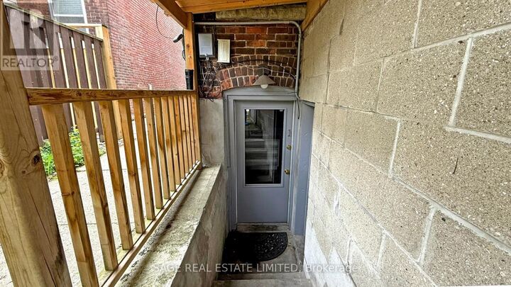 Property Photo:  532 Brunswick Avenue Lower  ON M5R 2Z5 