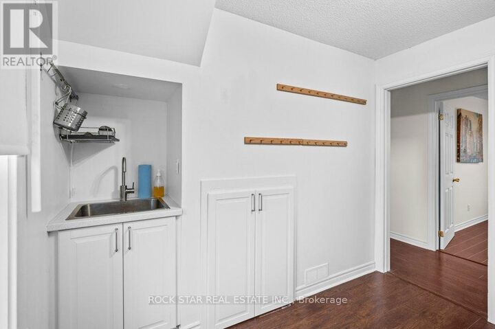 Property Photo:  15 Melrose Avenue North Upper  ON L8L 6X3 