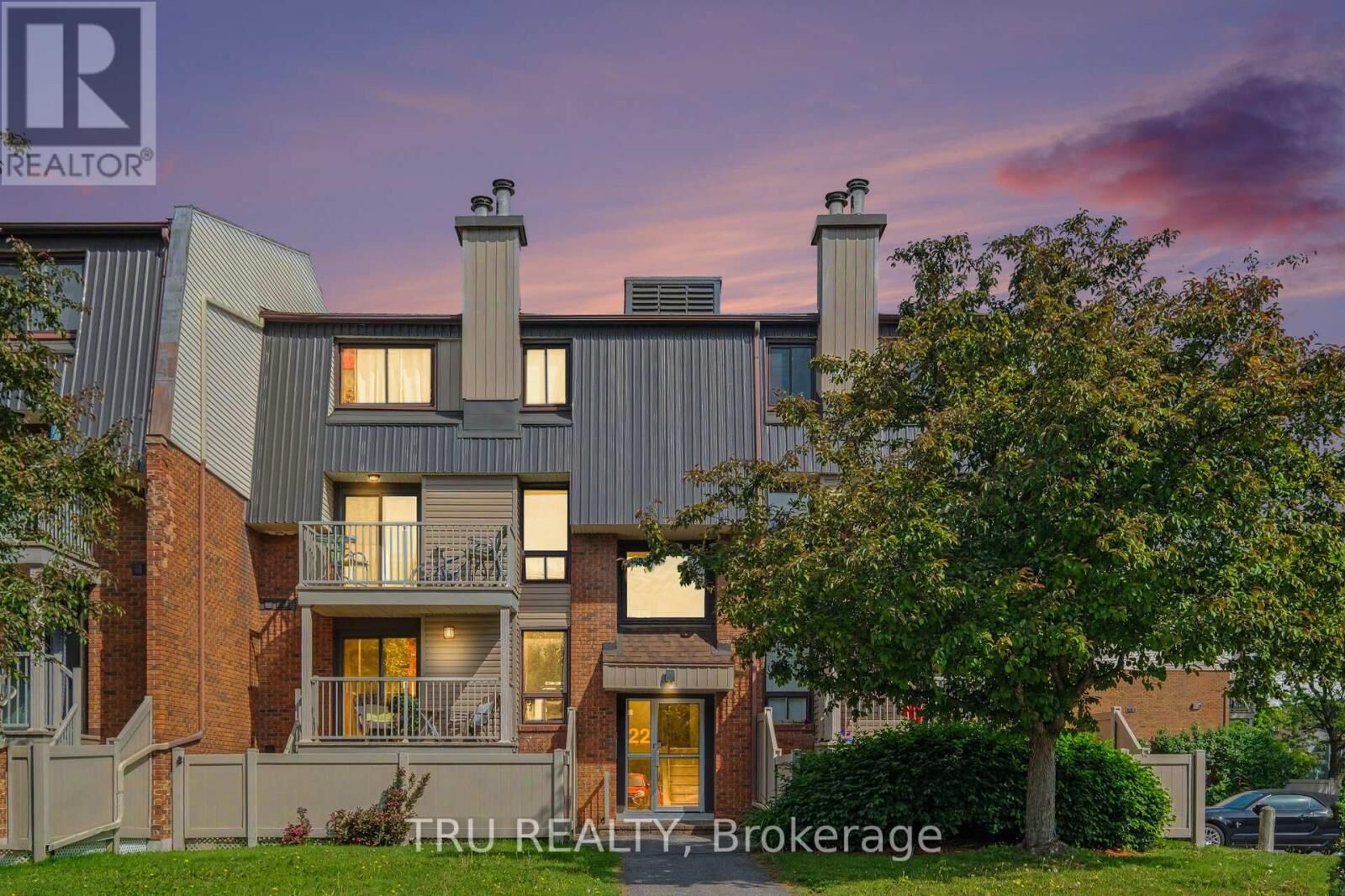 Property Photo:  22 Sweetbriar Circle 8  ON K2J 2K4 