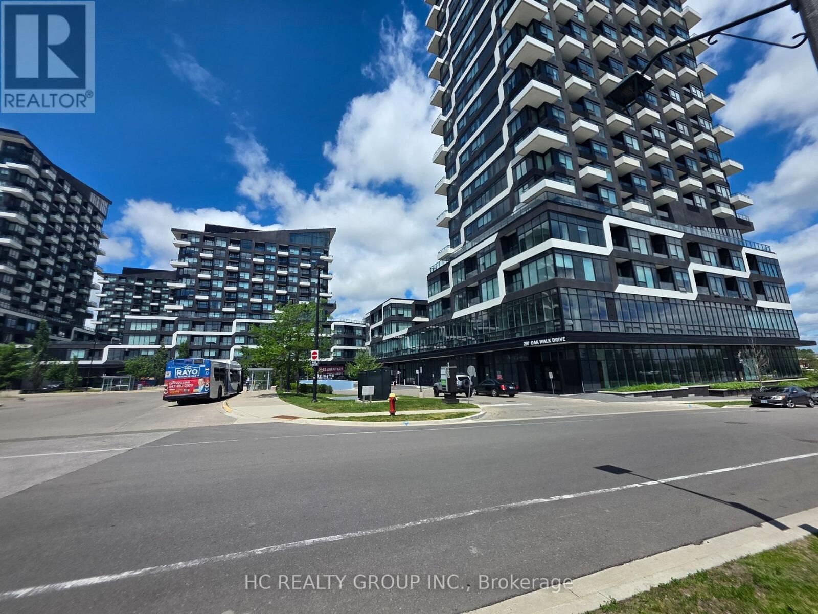 Property Photo:  297 Oak Walk Drive 702  ON L6H 6Z3 