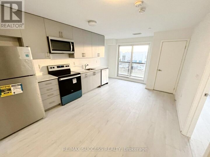 Property Photo: 3401 Ridgeway Drive 315 ON L5L 5T3
