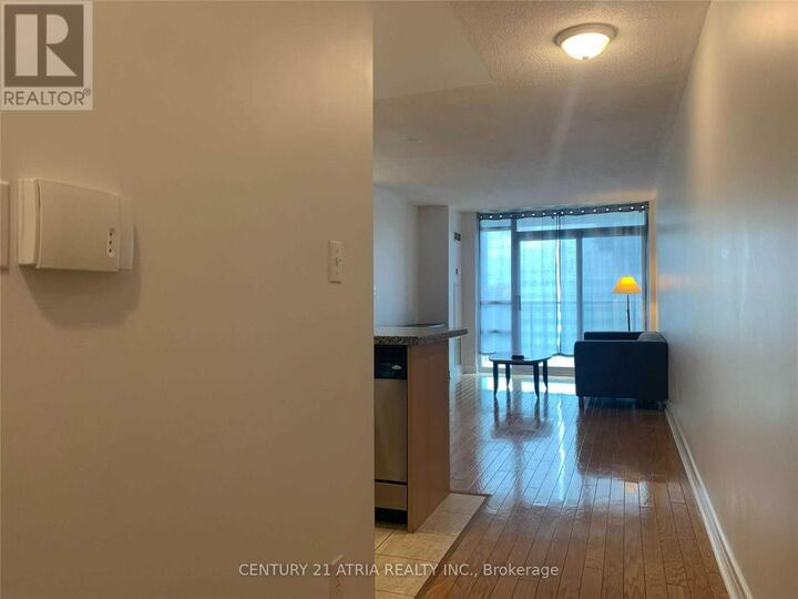 Property Photo:  16 Harrison Garden Boulevard 2001  ON M2N 7J6 