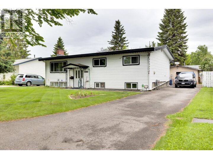 Property Photo:  132 McKenzie Avenue  BC V2L 4N4 