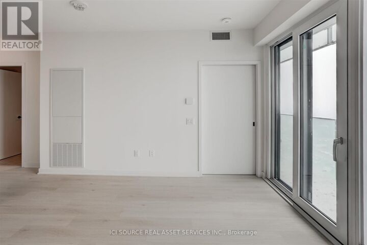 Property Photo:  3900 Confederation Parkway 3310  ON L5B 0M3 