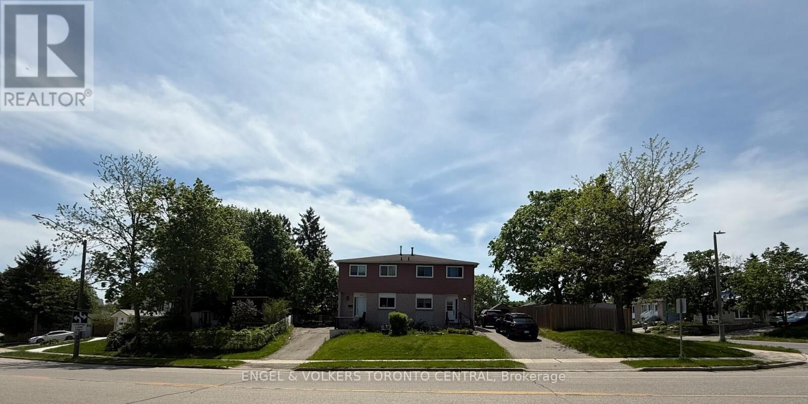 Property Photo:  689 College Avenue West  ON N1G 2Y2 