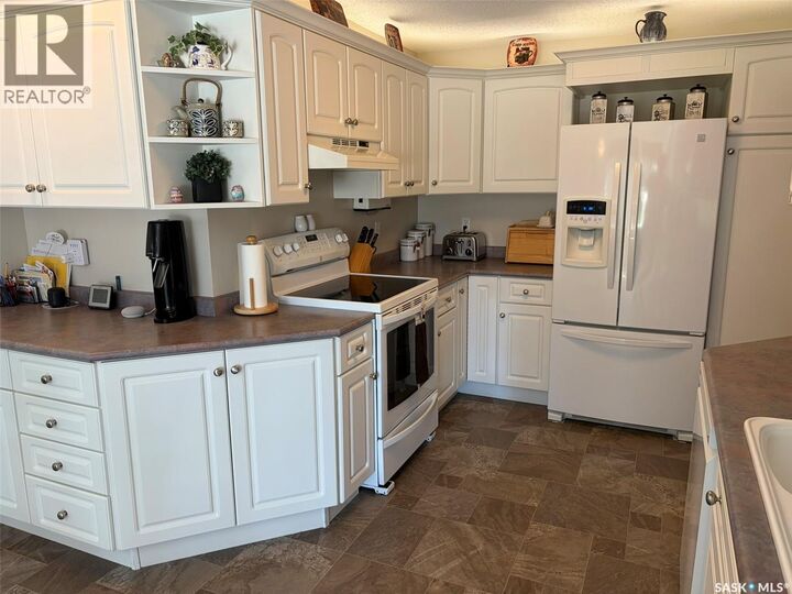 Property Photo:  310 34th Street W  SK S6V 8B8 