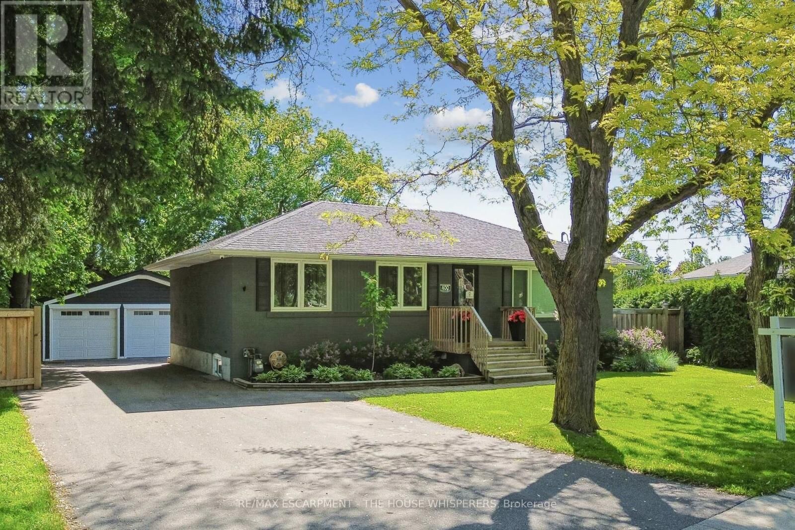 Property Photo:  400 Highside Drive  ON L9T 1X1 