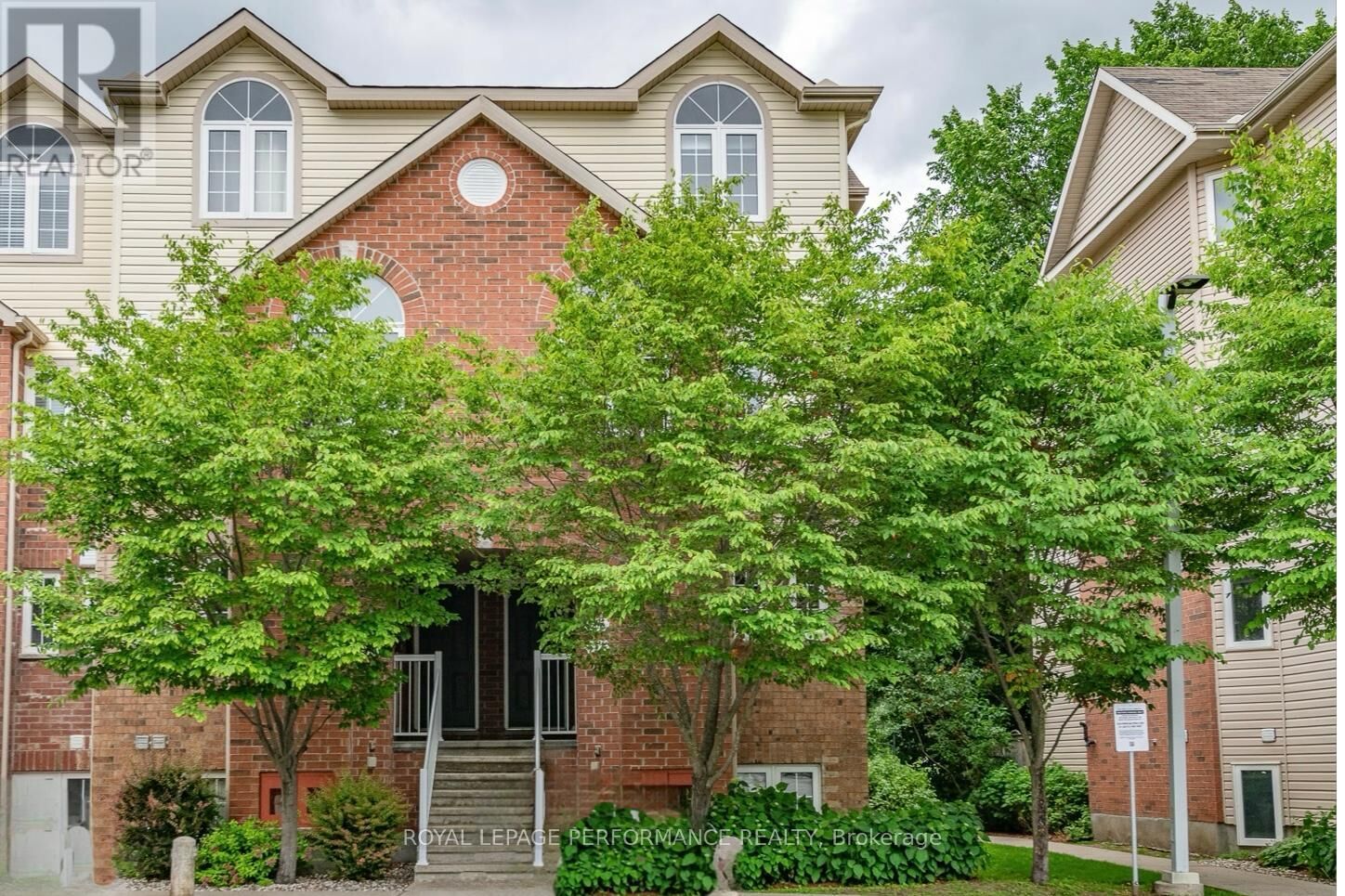 Property Photo:  111 Steele Park Private  ON K1J 0J2 