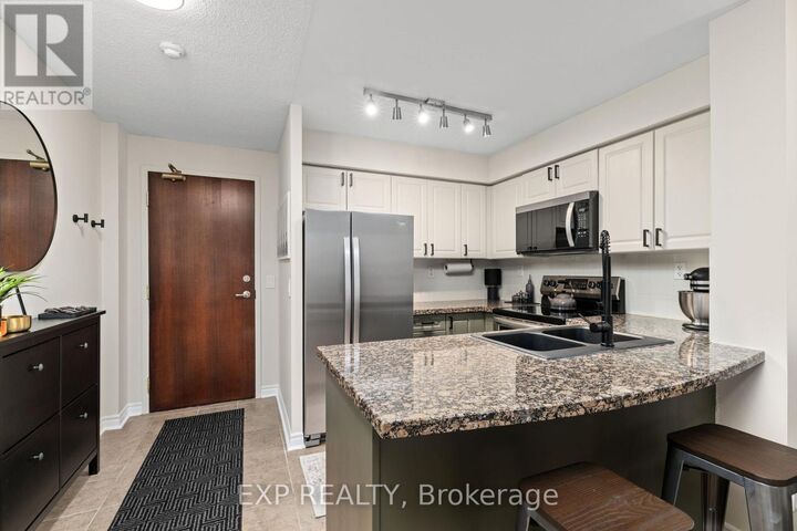 Property Photo:  5 Michael Power Place 1605  ON M9A 0A3 