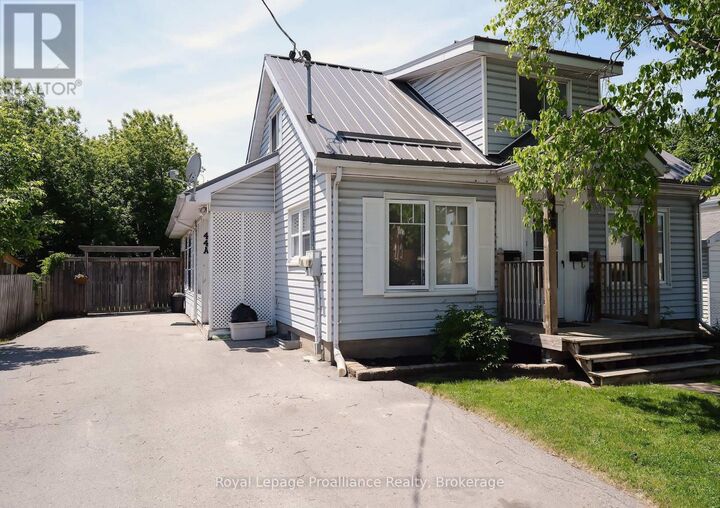 Property Photo:  44 Ponton Street  ON K8P 3T6 