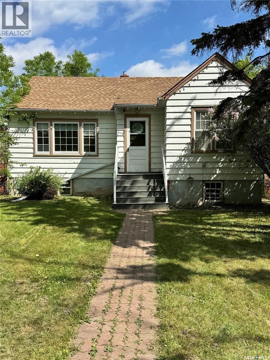 Property Photo:  712 Broadway Avenue  SK S4N 1C3 