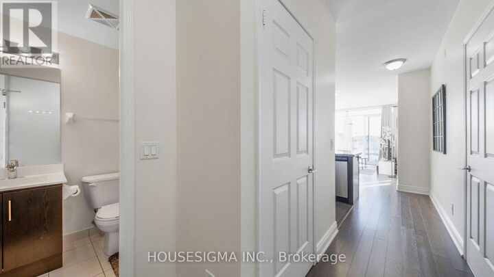 Property Photo:  15 James Finlay Way 1103  ON M3M 0B3 
