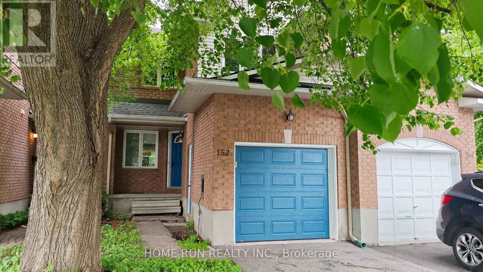 Property Photo:  152 Thornbury Crescent  ON K2G 6B9 