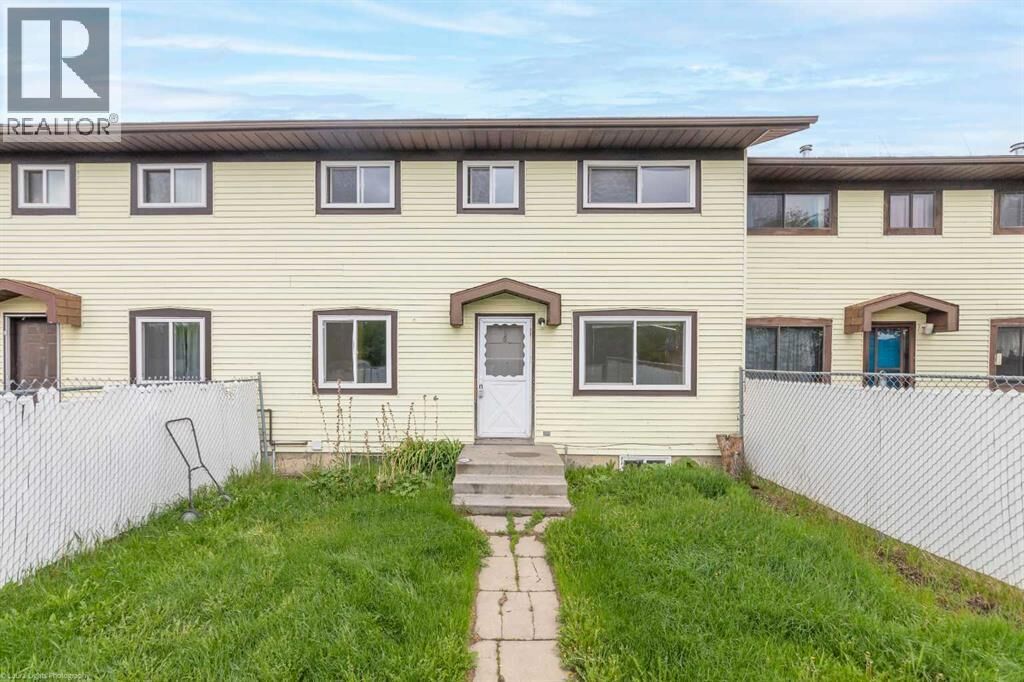 Property Photo:  17 3 Avenue Southeast  SK S0M 1R0 