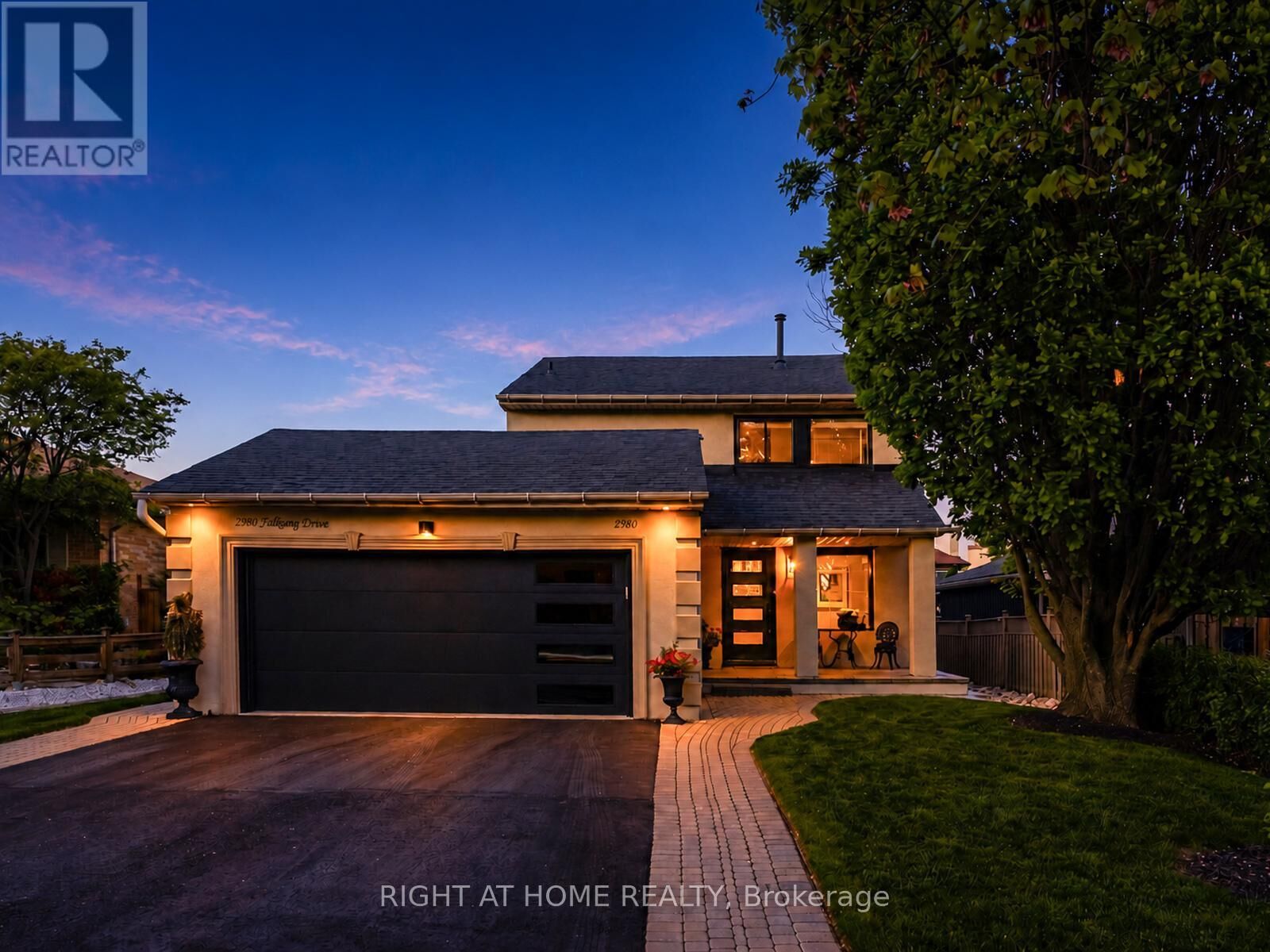 Property Photo:  2980 Folkway Drive  ON L5L 1Z6 