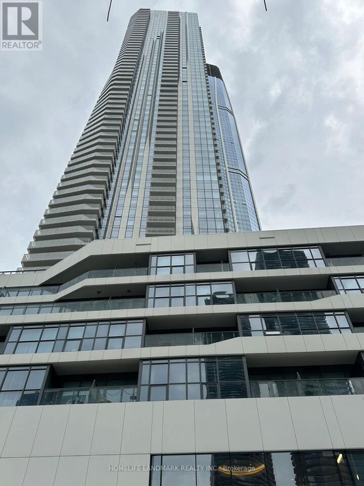 Property Photo:  28 Freeland Street 1709  ON M5E 0E3 