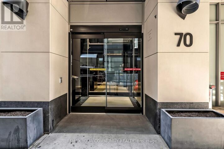 Property Photo:  70 Temperance Street 2514  ON M5H 4E8 