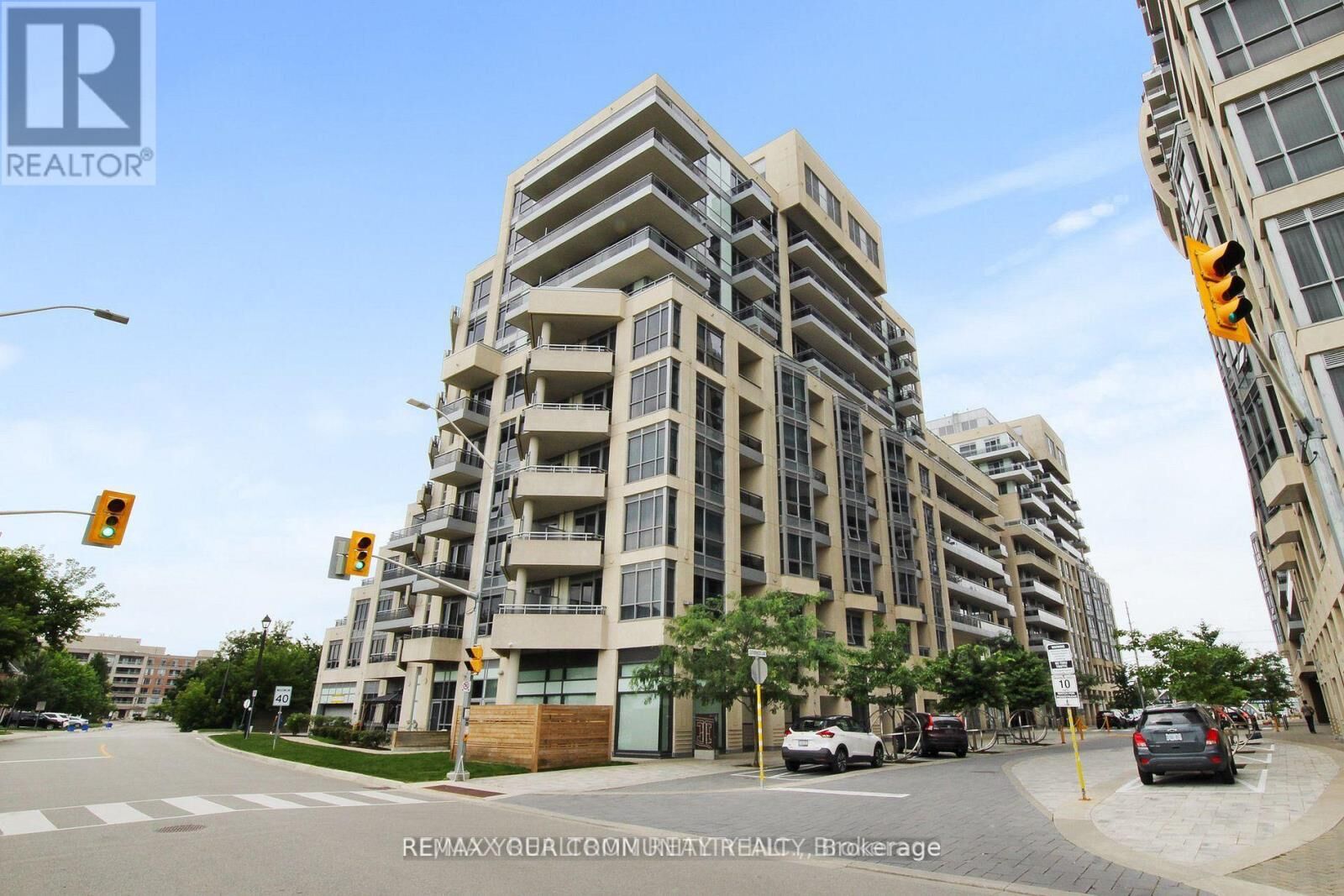 Property Photo: 9191 Yonge Street 518 SW ON L4C 6Z2
