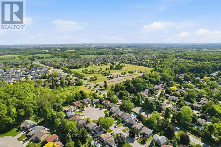 Photo de la propriété:  8 Somerset Crescent  ON N6K 3M2 