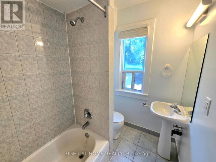 Property Photo:  344 Glebeholme Boulevard Upper  ON M4C 1V1 
