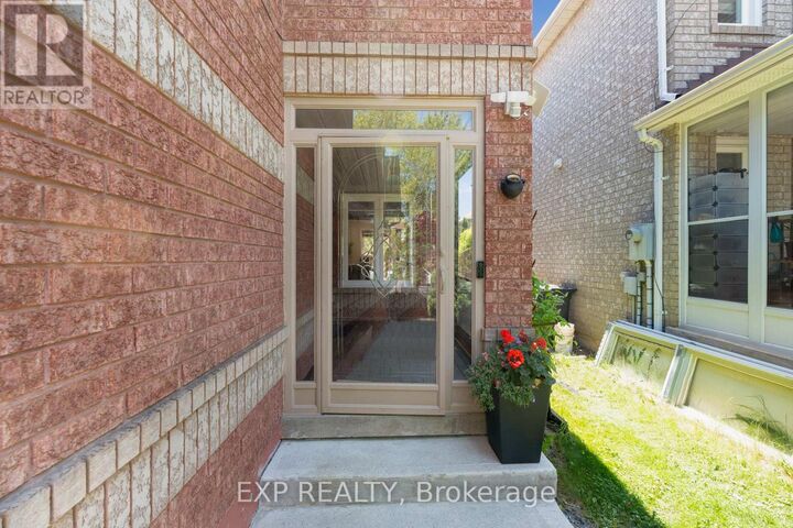 Property Photo:  6157 Snowy Owl Crescent  ON L5N 7B5 