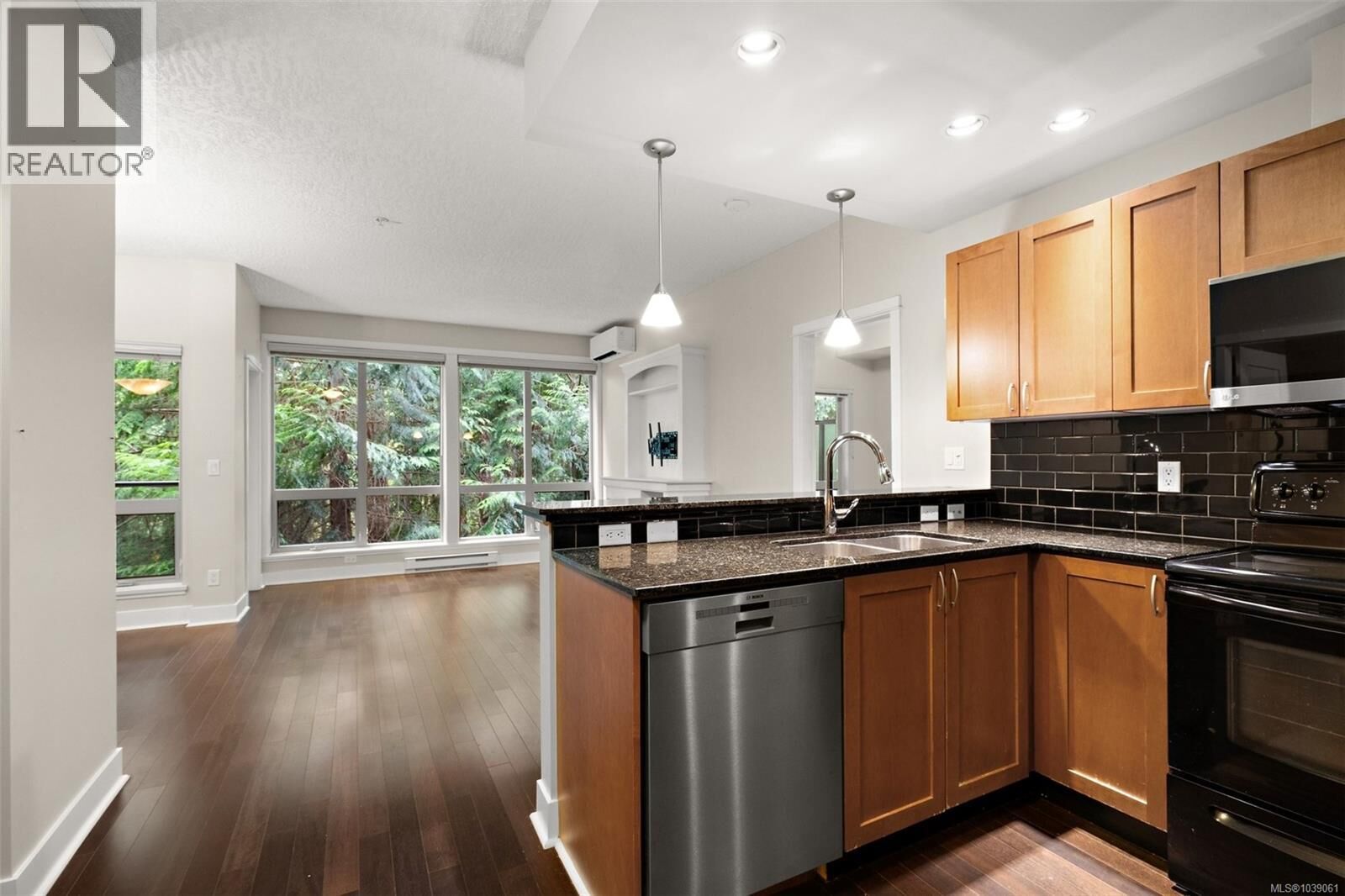 Property Photo: 631 Brookside Road 205 BC L1L 1L1