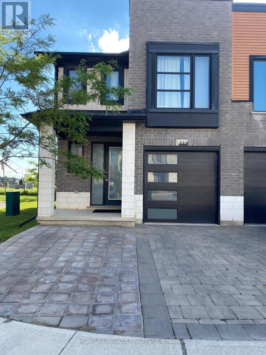 Property Photo:  939 West Village Square 939  ON N6H 5J9 