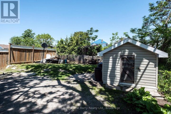 Property Photo:  15 Mercia Street  ON K8V 2P2 
