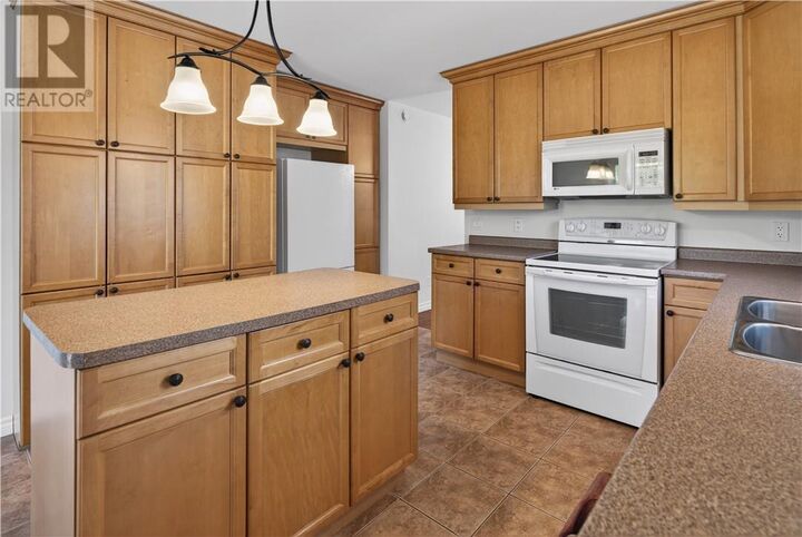 Property Photo:  1604 Jeanne D'Arc Street  ON P3P 0A1 