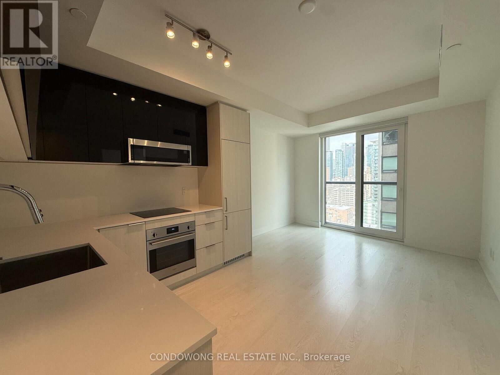 Property Photo:  308 Jarvis Street 1809  ON M5B 0E3 