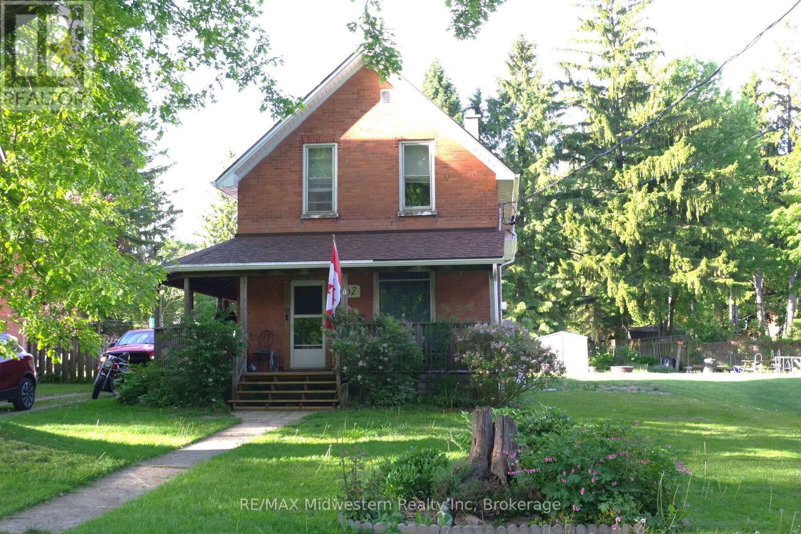 Property Photo:  1062 Howick Street  ON N0G 2X0 