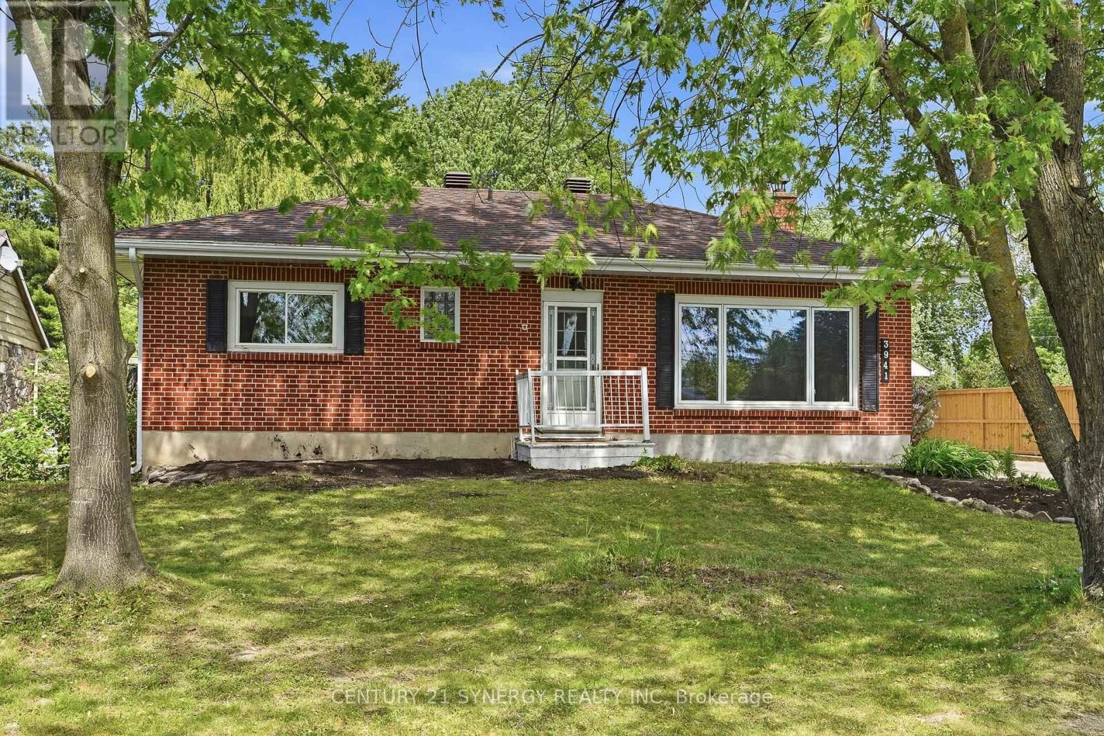 Property Photo: 3941 Shirley Avenue ON K1V 1H4