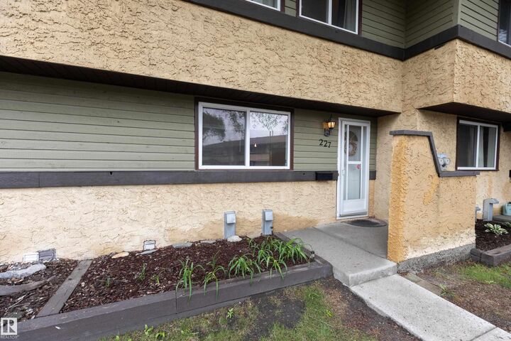 Property Photo:  227 Woodbridge Way  AB T8A 3Y3 